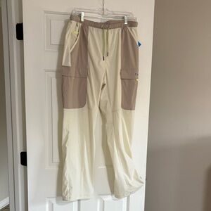 Women’s Columbia Cream and Tan Pants
